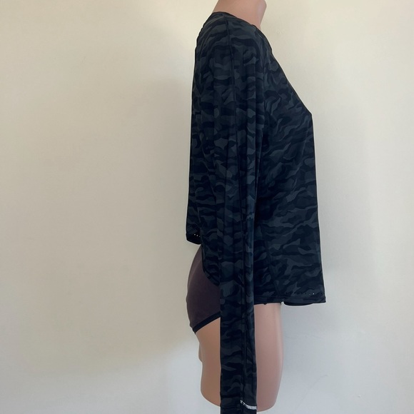 Lululemon Train to Be Long Sleeve in Black Camo - Picture 9 of 9